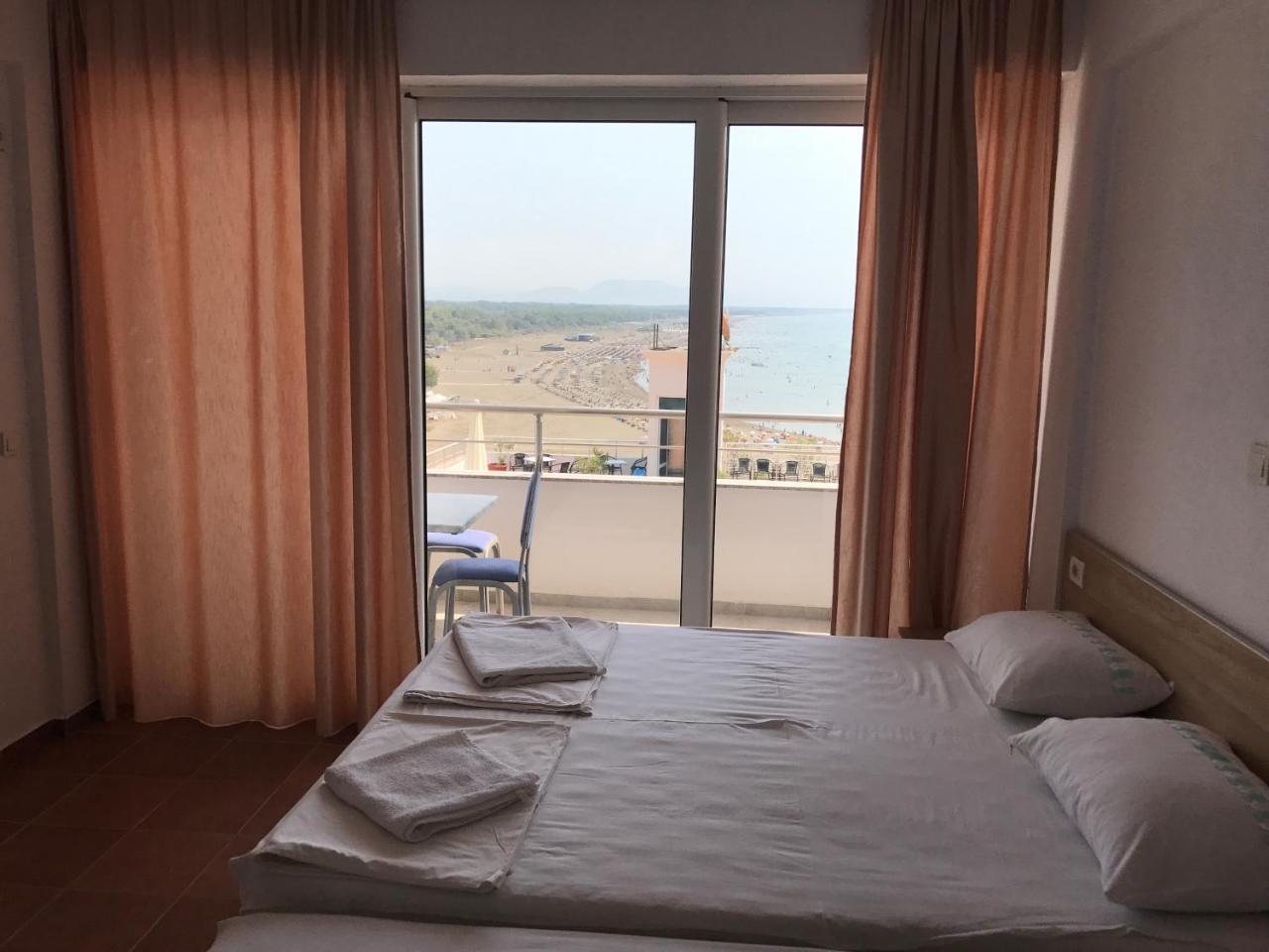 Hotel La Rosa Negra 울친 외부 사진